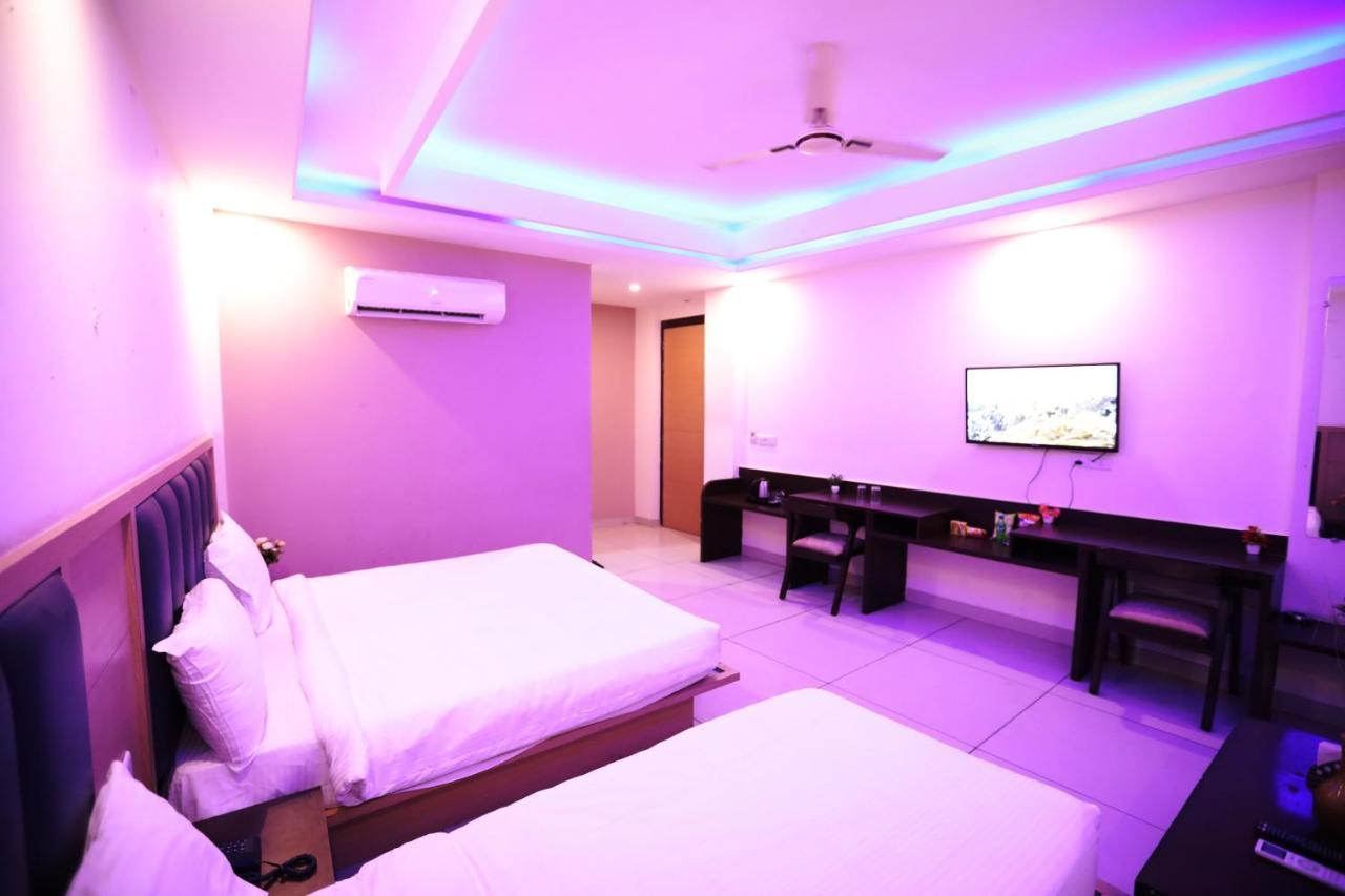 Hotel Citadel - Near Igi Airport