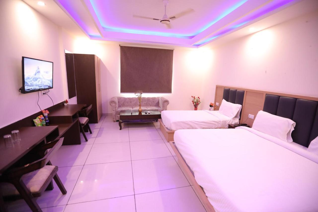 Hotel Citadel - Near Igi Airport