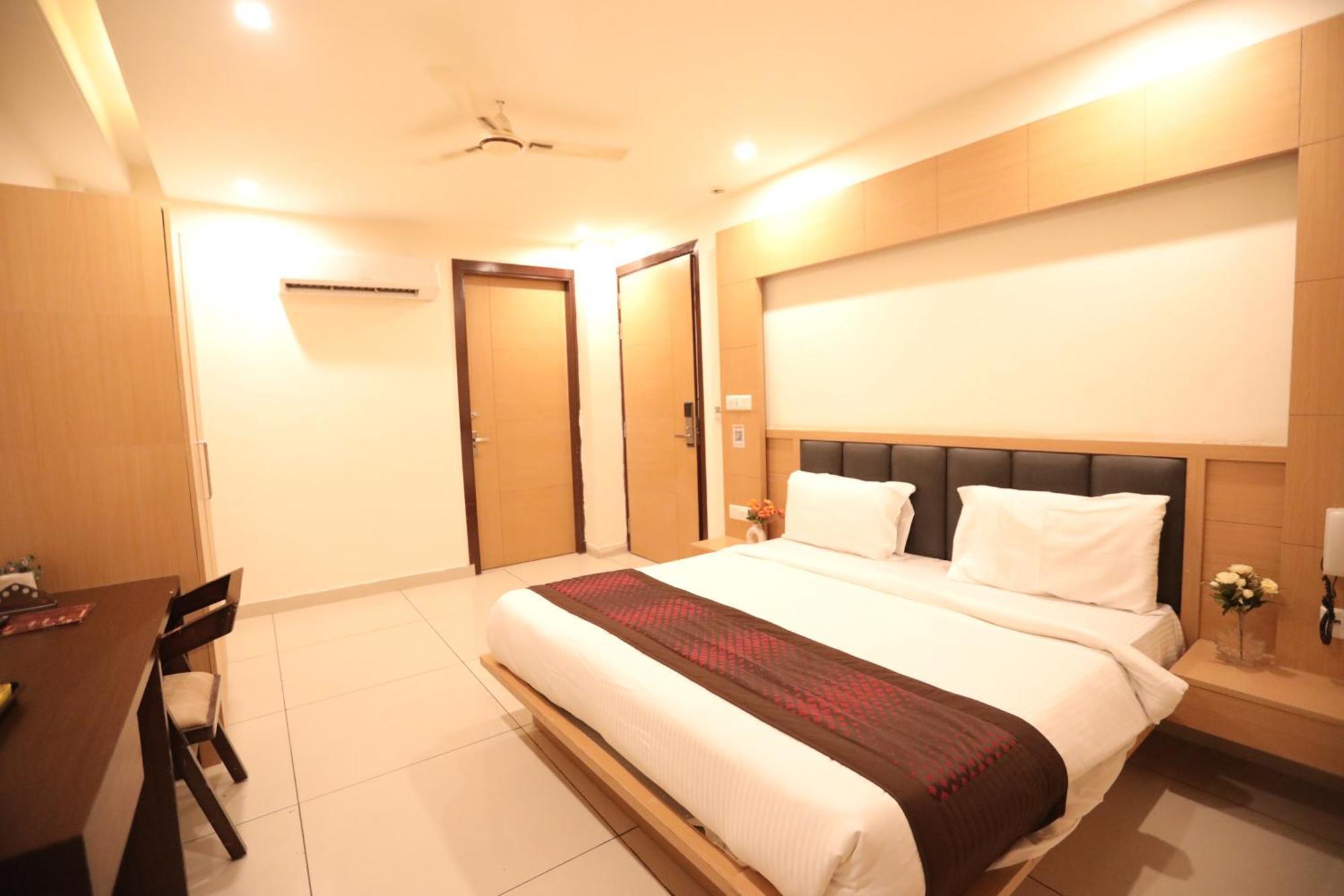 Citadel - Near Igi Airport Hotel 3*